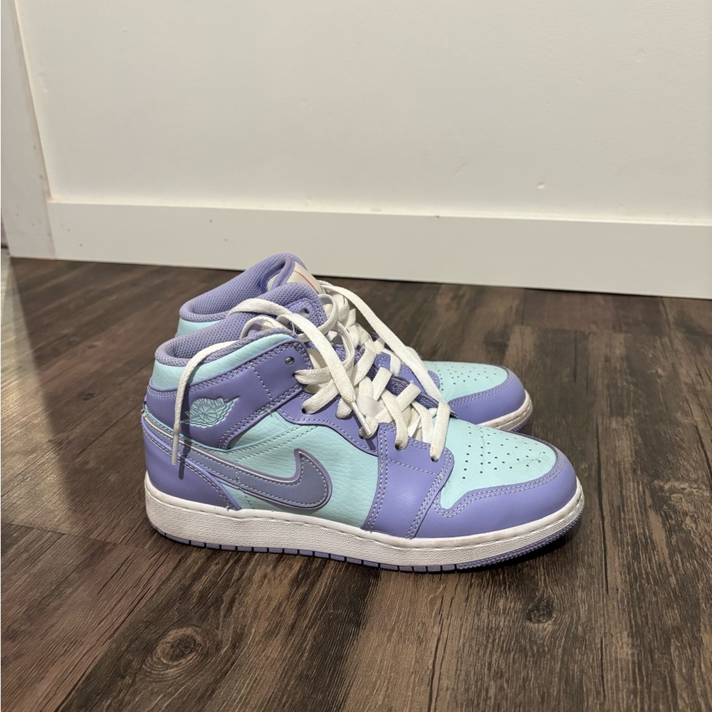 Jordan 1 purple aqua gently worn women’s size 7